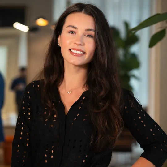 Ekaterina Ladik, Agent in  - Compass