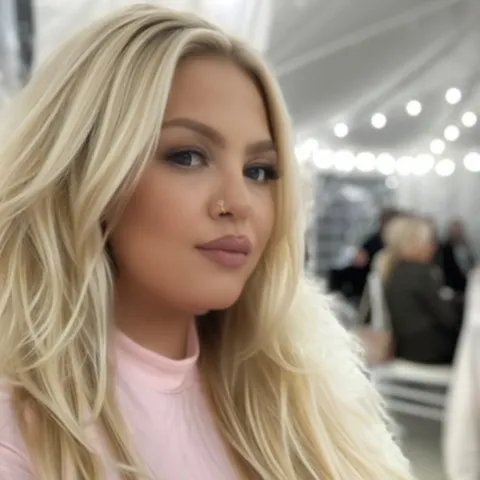 Simone Sayas, Agent in  - Compass