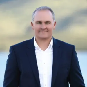 Jorge Alvarez, Agent in  - Compass