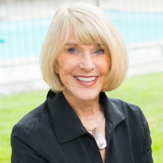 Gloria Darke, Agent in  - Compass