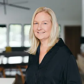 Shannon Fenton, Agent in  - Compass