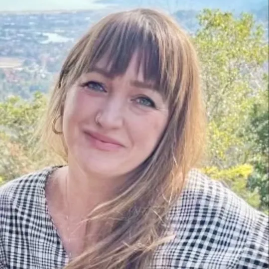 Kim Cameron, Agent in  - Compass