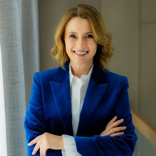 Inna Mladenovic, Agent in  - Compass