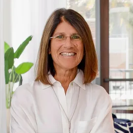 Denise Kaslow, Agent in  - Compass