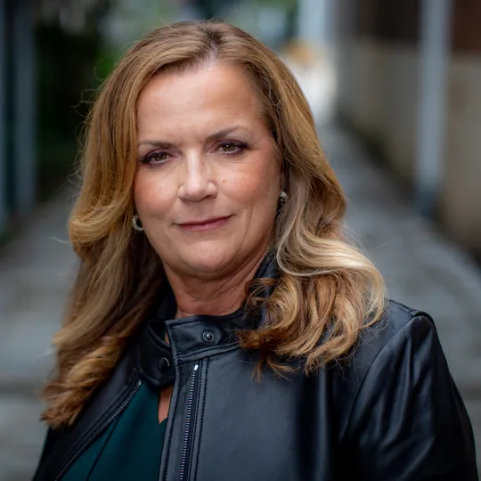 Dee Russell, Agent in  - Compass