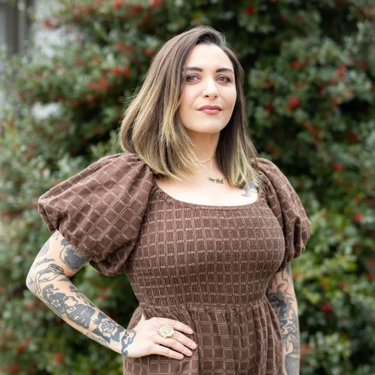 Mia Carlson, Agent in  - Compass