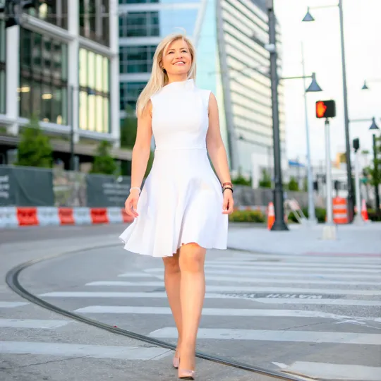 Estela Ziu Miano, Agent in  - Compass