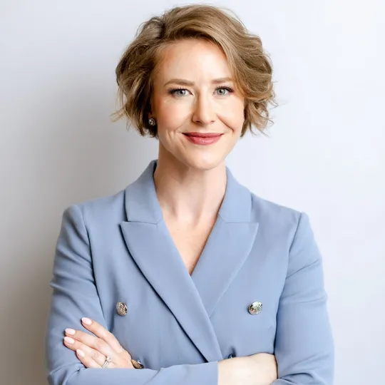 Lindsey Gates, Agent in  - Compass