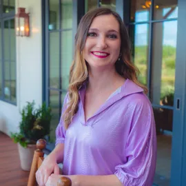 Gracie Peck, Agent in  - Compass