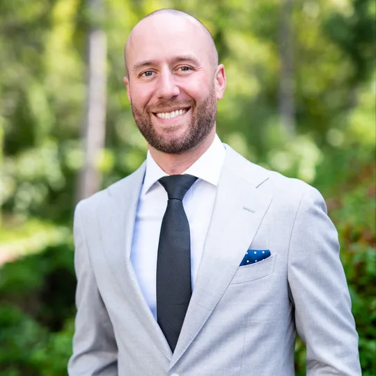 Alec Klasna, Agent in  - Compass