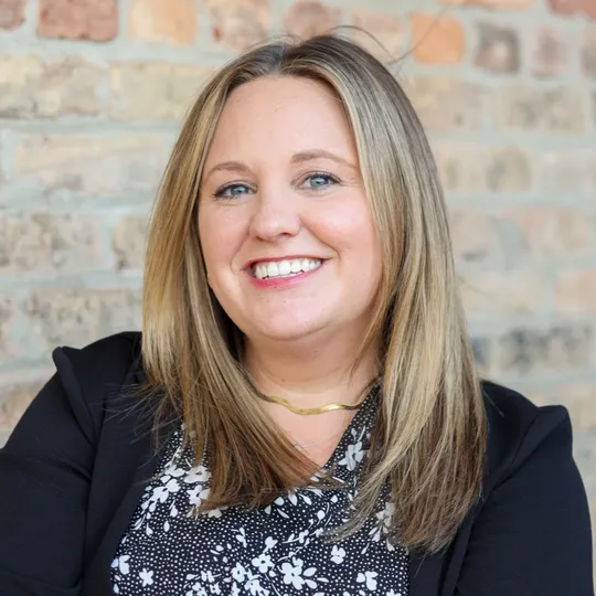 Lindsay Schulz, Agent in  - Compass