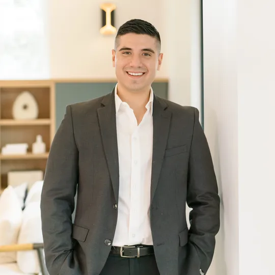 Chris Hernandez, Agent in  - Compass