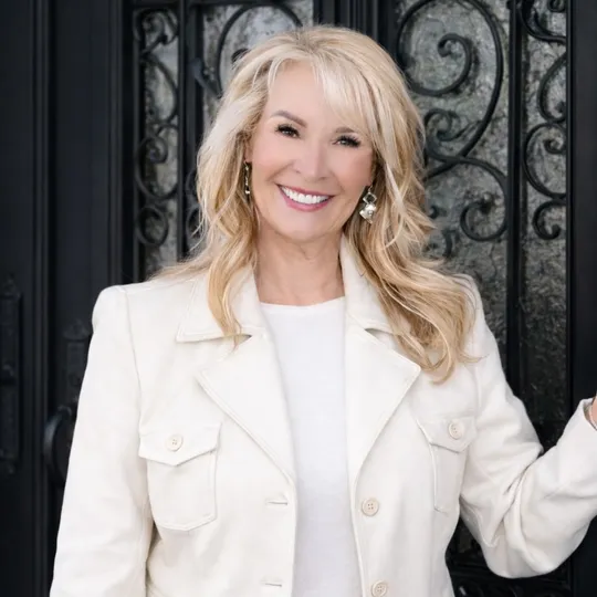 Lynette Sandidge, Agent in  - Compass