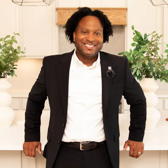 Bobby Smith, Agent in  - Compass