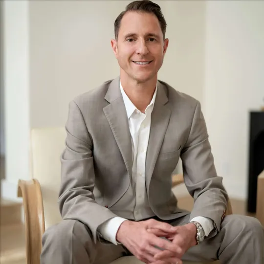 Stephen Apelian, Agent in  - Compass