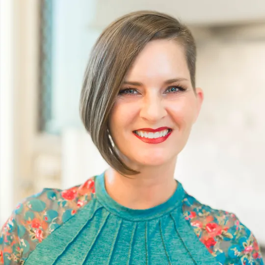 Shannon Woodside, Agent in  - Compass