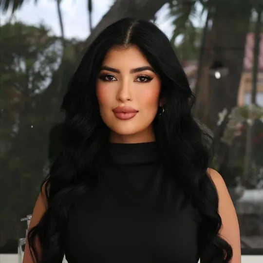 Angelica Valencia, Agent in  - Compass