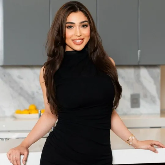 Cameron Gonzalez, Agent in  - Compass