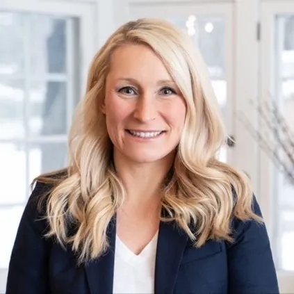 Chelsea Hanson, Agent in  - Compass