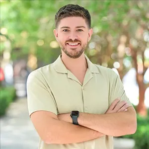 Julian Fernandez, Agent in  - Compass