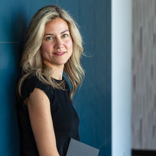 Nahal Nabavi, Agent in  - Compass