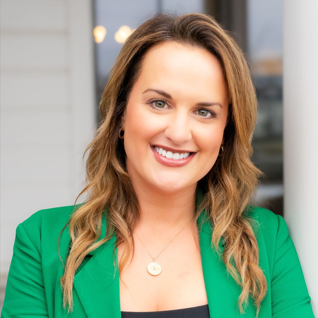Headshot of Leslie Hirt