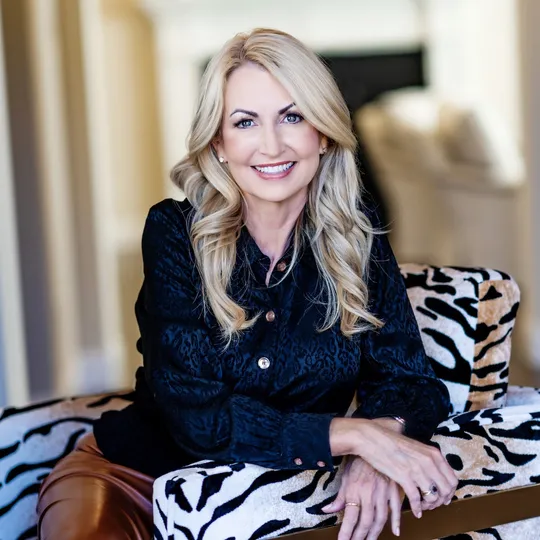 Karol-Ann Mozjesik, Agent in  - Compass