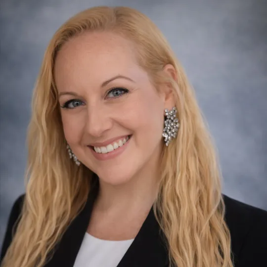 Karin Benyamin, Agent in  - Compass