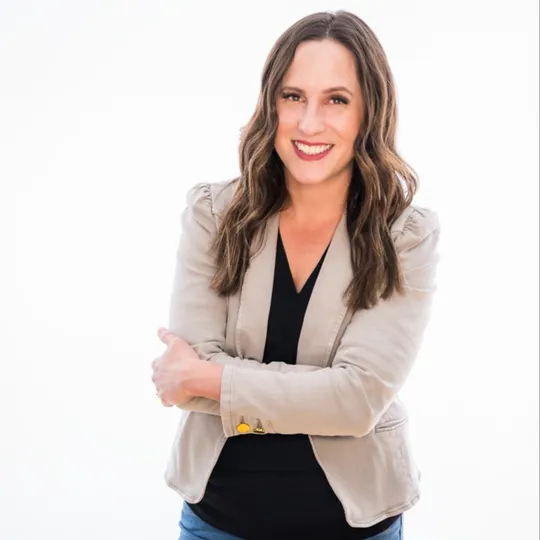 Brenna Violett, Agent in  - Compass