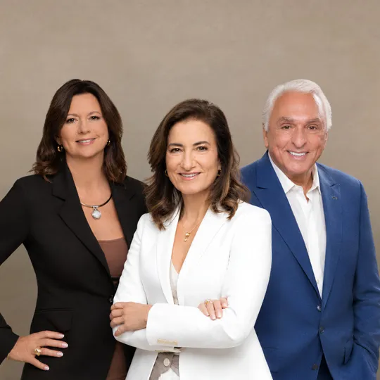 Stephanie Mallios Team, Agent in  - Compass