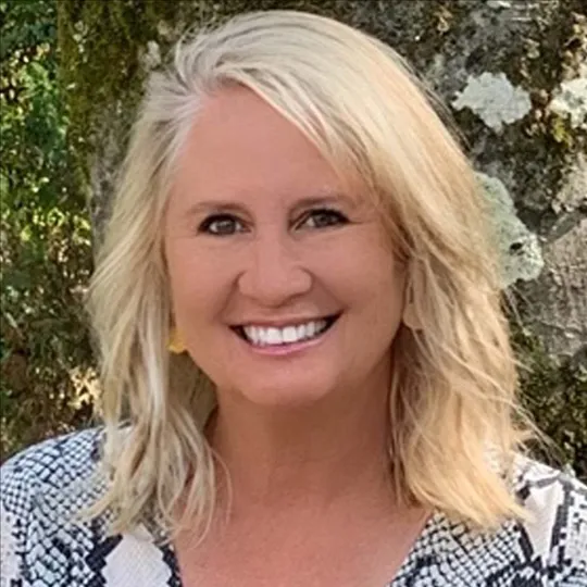 Jeanie Barrier, Agent in  - Compass