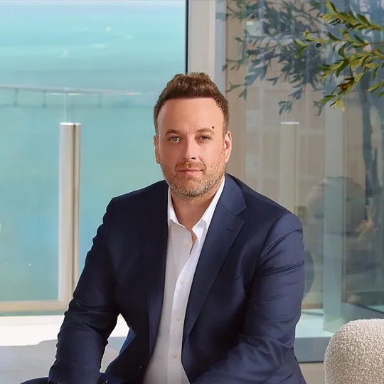 Leon Damjanovic, Agent in  - Compass