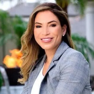 Jacqueline Henriquez, Agent in  - Compass