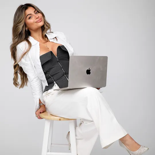 Paloma Aguilar, Agent in  - Compass