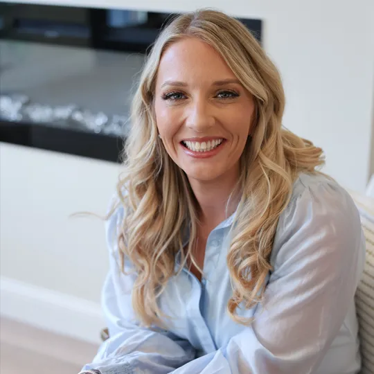 Kelly Schmitz, Agent in  - Compass