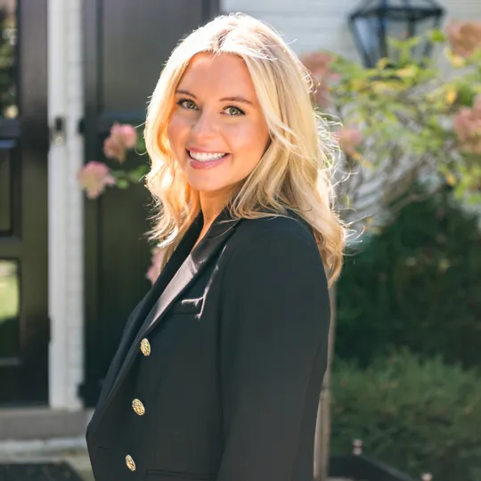 Ellen Hayes, Agent in  - Compass