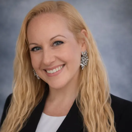 Karin Benyamin, Agent in  - Compass