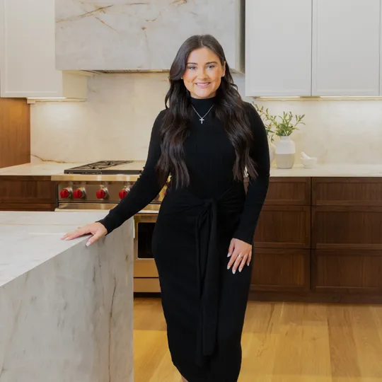 Isabel Arenas, Agent in  - Compass