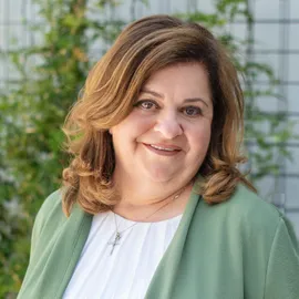 Mouna Kayed, Agent in  - Compass