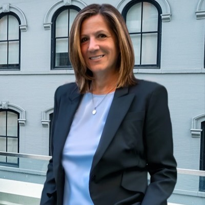 Headshot of Lisa Ierardi