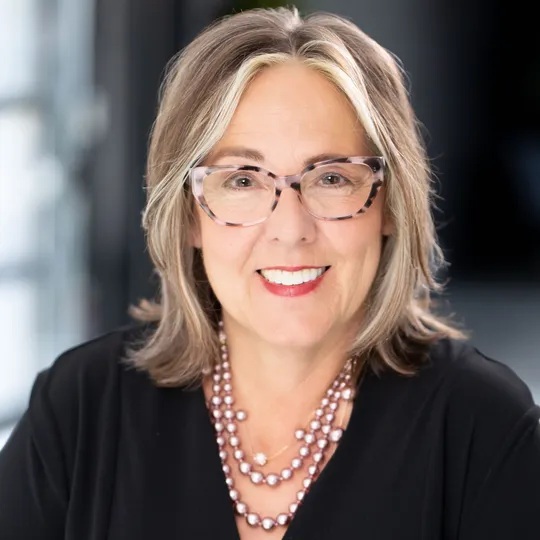 Lynne Gambucci, Agent in  - Compass