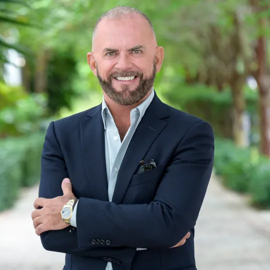 Leonardo Iturregui, Agent in  - Compass