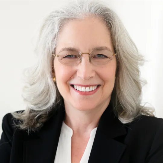 Kelly Casanova, Agent in  - Compass