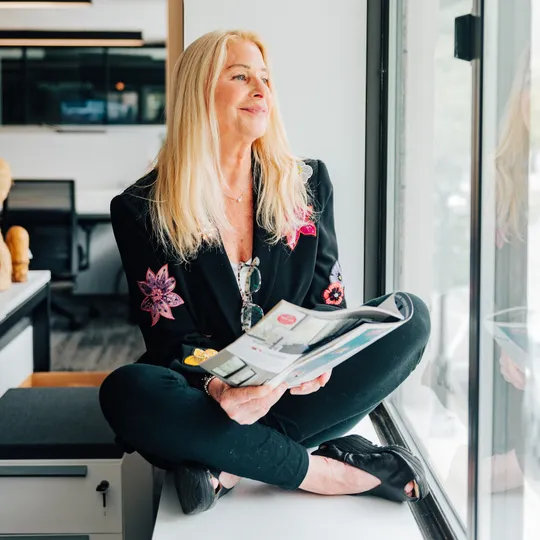 Linda Fairstone, Agent in  - Compass