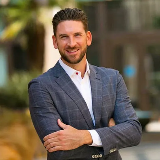 Justin Lahmann, Agent in  - Compass