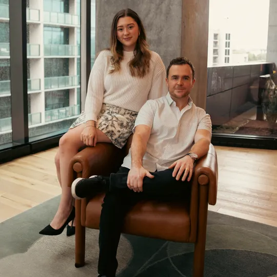 The Oliveira Homes Team, Agent in  - Compass