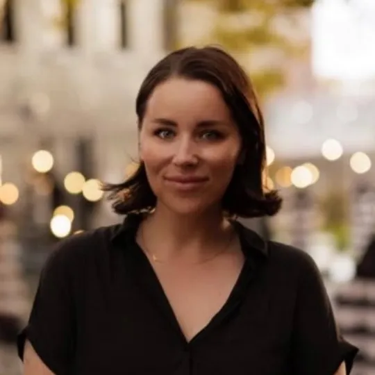 Kassi Mazzucco, Agent in  - Compass