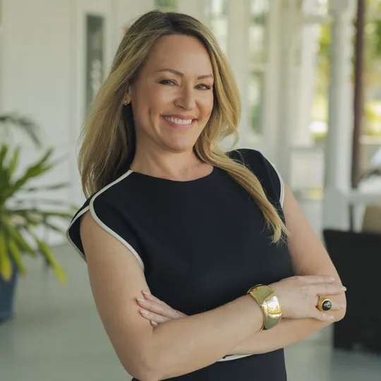 Jen Holmes-Giotakis, Agent in  - Compass