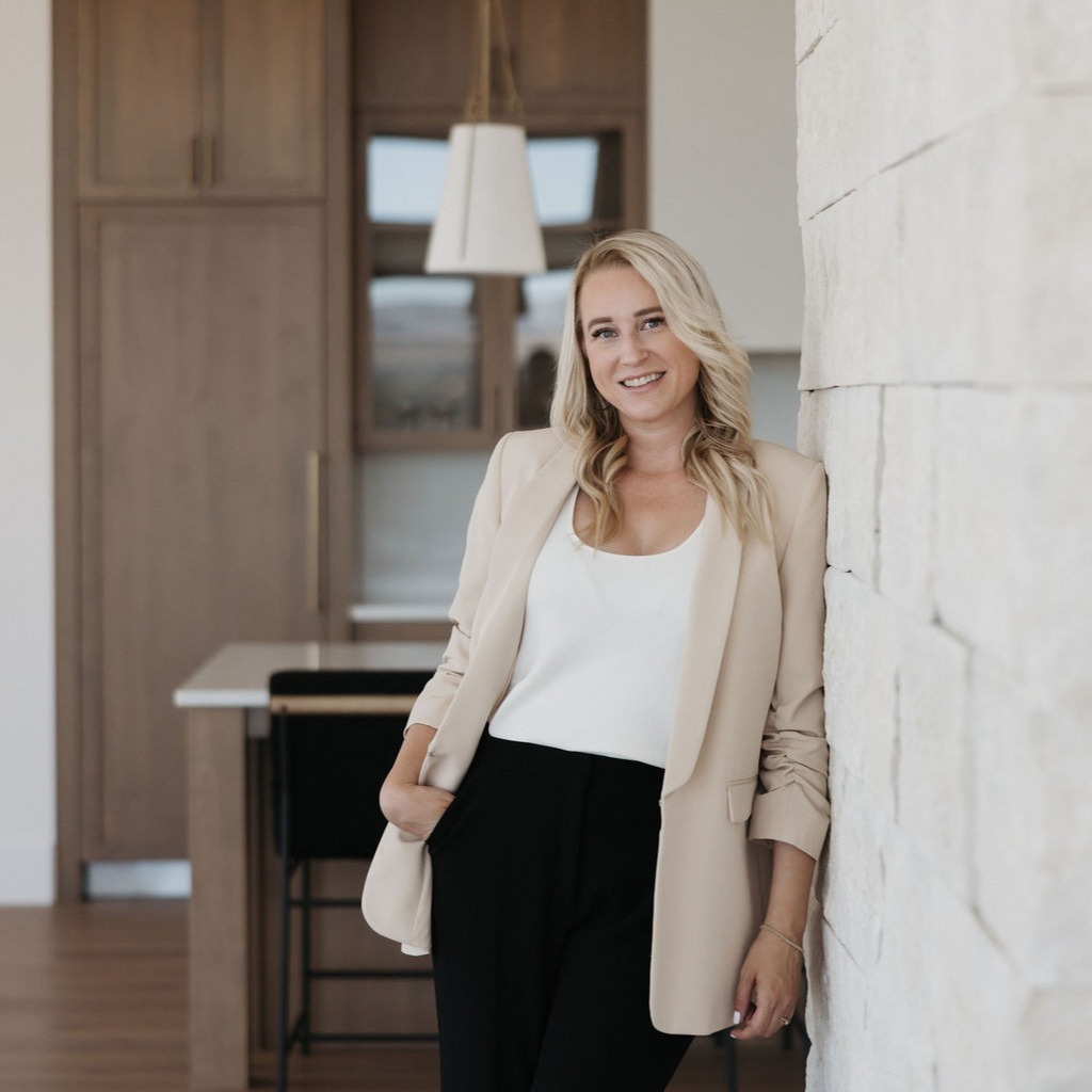 Headshot of Erin Volk