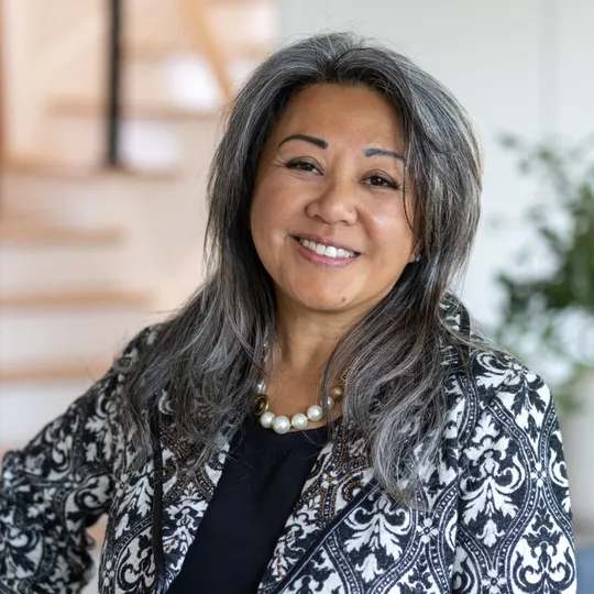 Elinor Dofredo, Agent in  - Compass